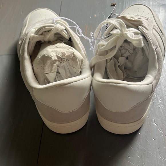 Universal Thread Women's White and Cream Sneakers - Picture 5 of 8